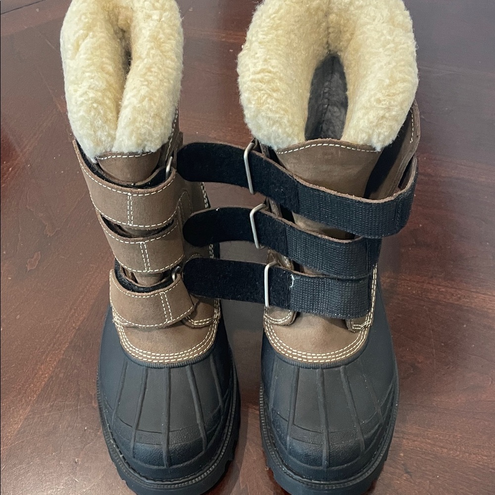 LL Bean Rain Boot w/Faux Sherpa Inside. These look new! Some faint suede marks.